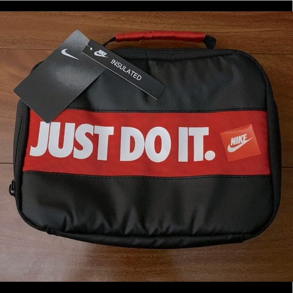 🚌Nike Insulated Lunch Bag NWT🍔